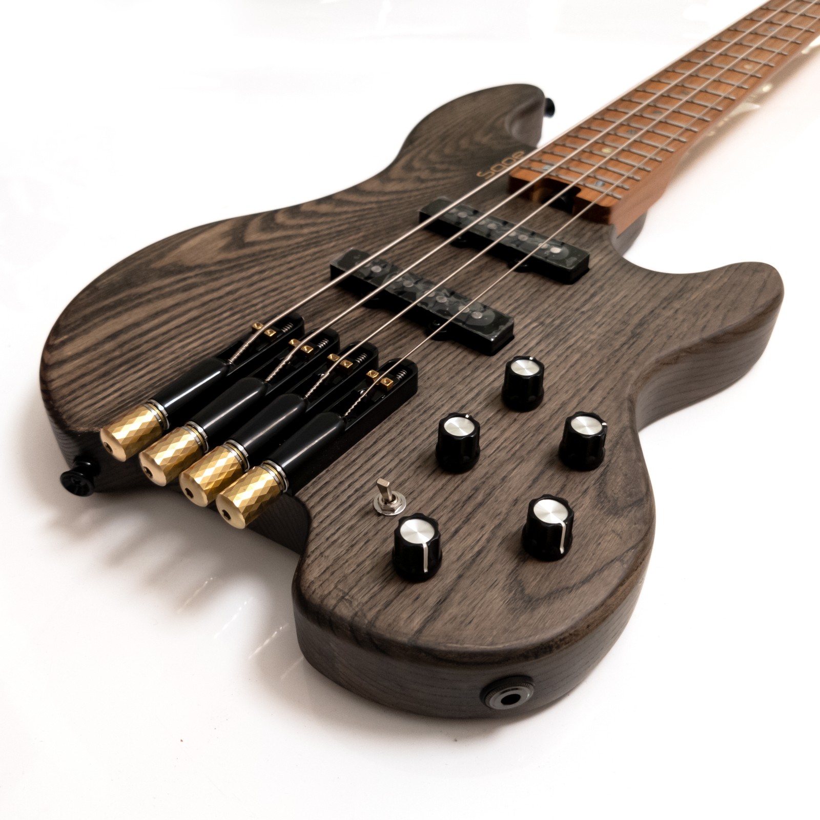กีตาร์เบส 4 สาย แบบไม่มีหัว ตั - Bass Guitar Fretless บทวิจารณ์และราคา